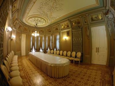 Интерьер одного из залов дома с химерами в Киеве